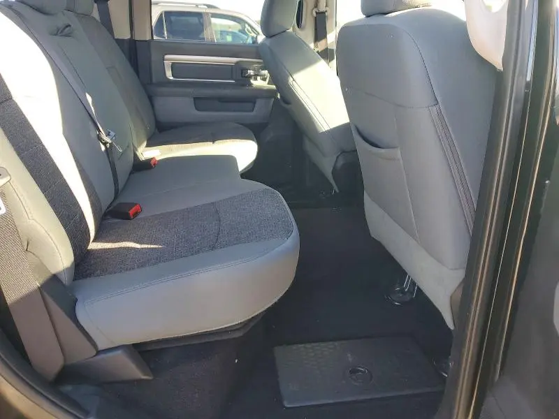 2016 RAM 1500 SLT  