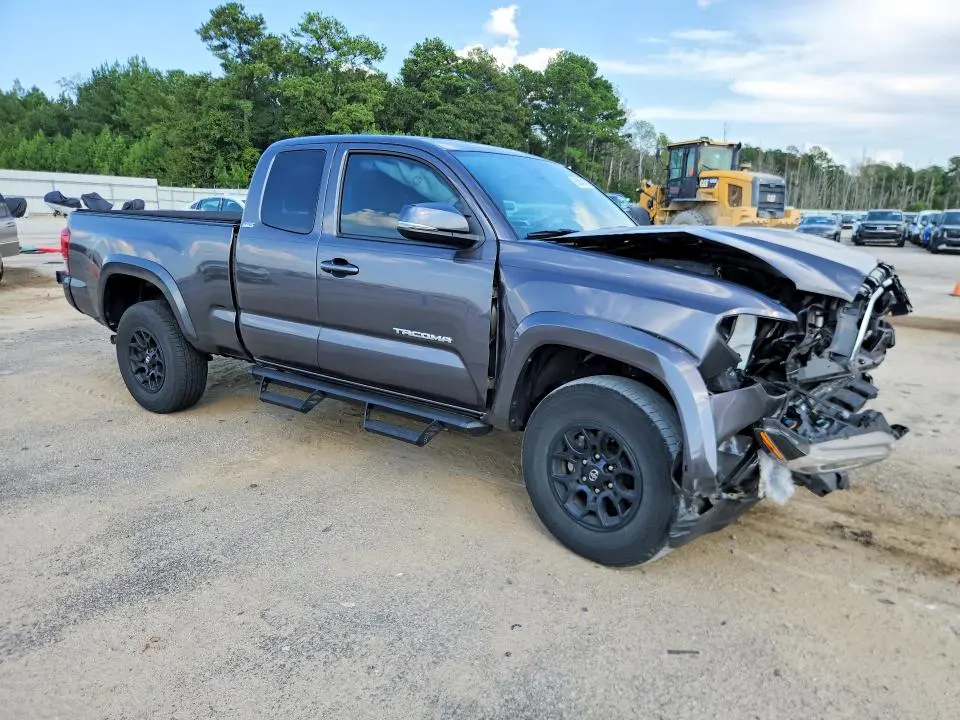 2022 TOYOTA TACOMA SR5 V6  