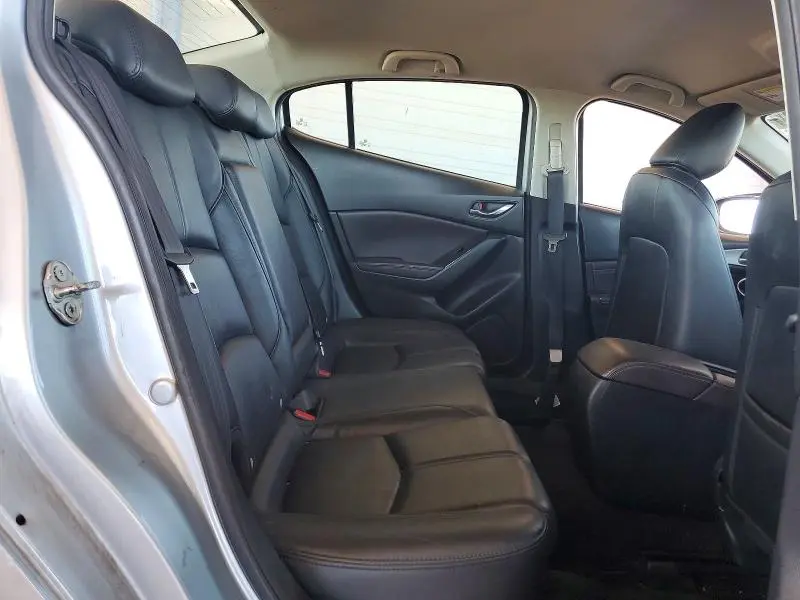 2018 MAZDA 3 TOURING  