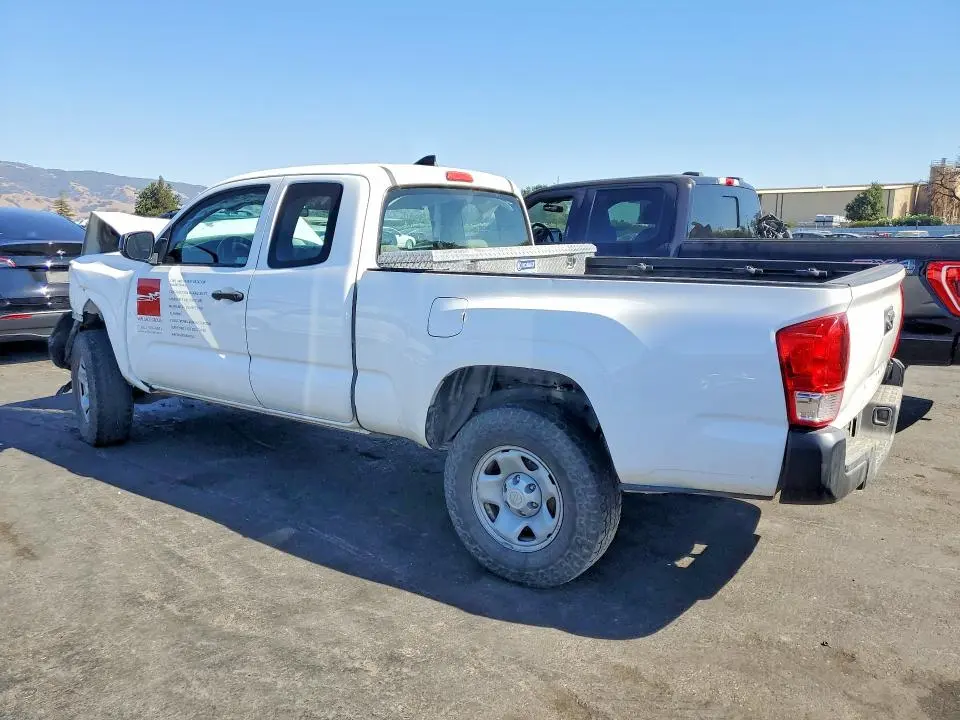 2017 TOYOTA TACOMA SR  