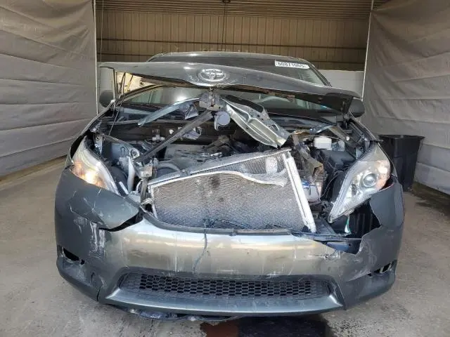 2013 TOYOTA SIENNA LE  