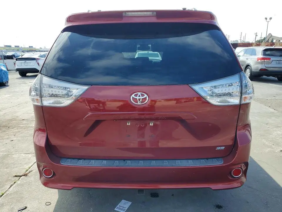 2015 TOYOTA SIENNA SE PREMIUM 8-PASSENGER  