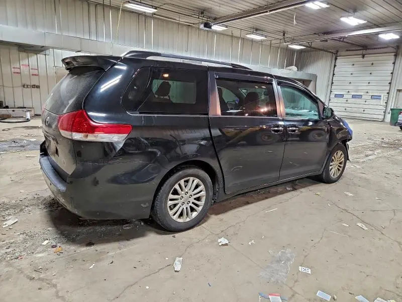 2014 TOYOTA SIENNA XLE  