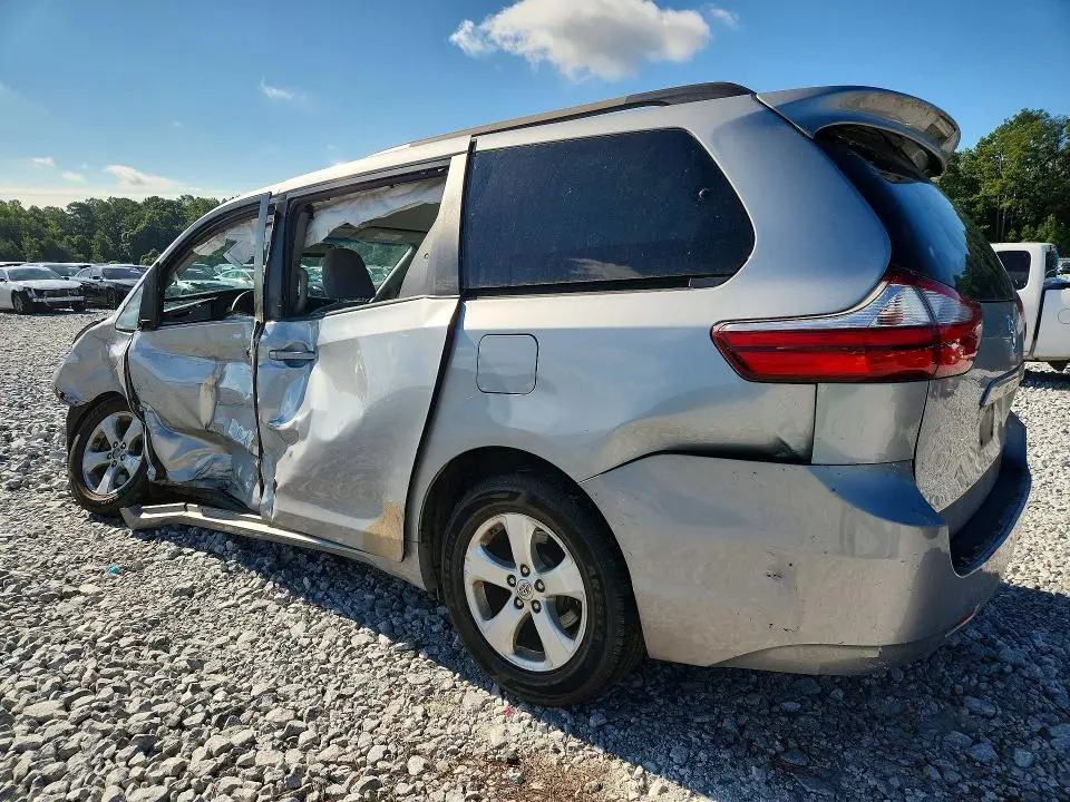 2016 TOYOTA SIENNA LE  