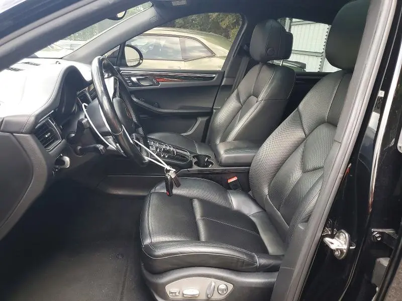 2017 PORSCHE MACAN   
