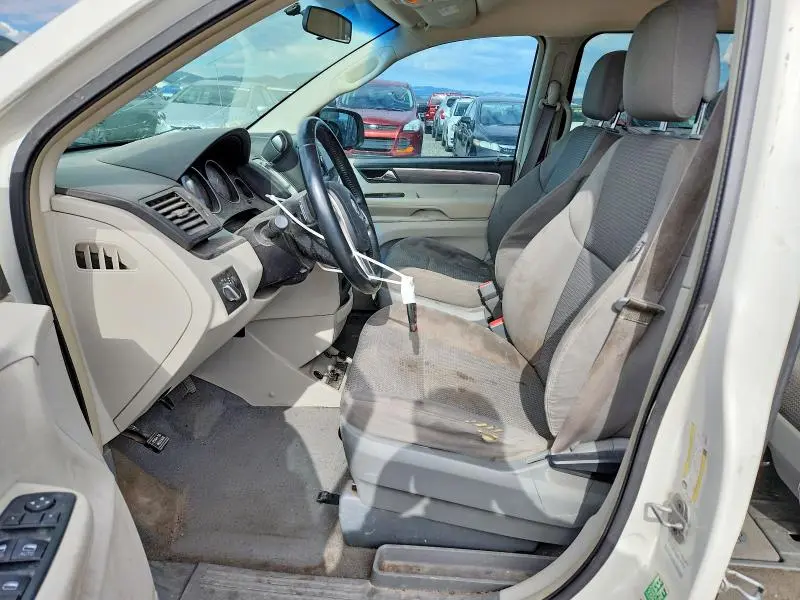 2011 VOLKSWAGEN ROUTAN S  
