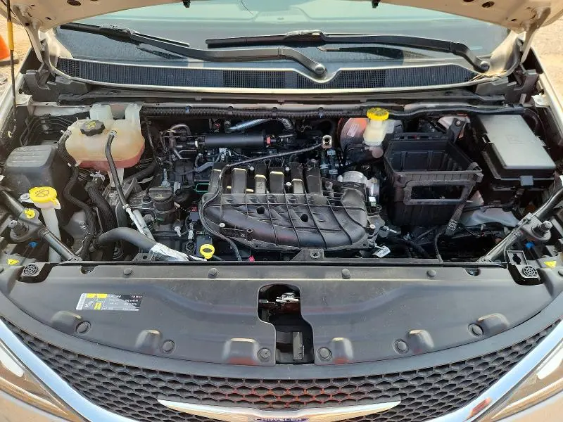2017 CHRYSLER PACIFICA LIMITED  