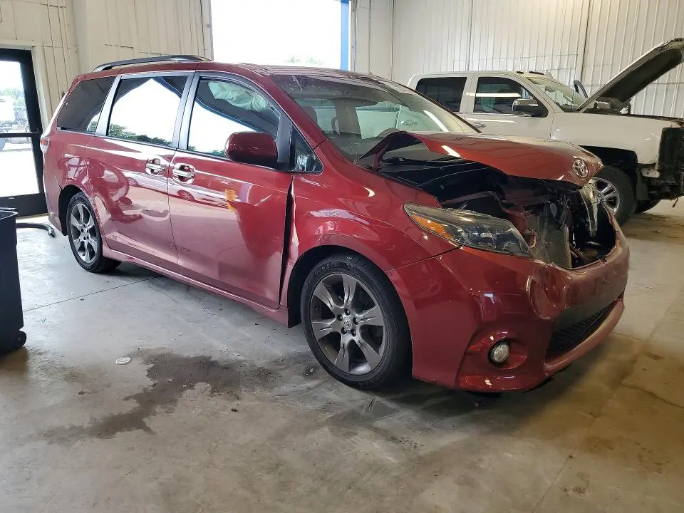 2016 TOYOTA SIENNA SE  