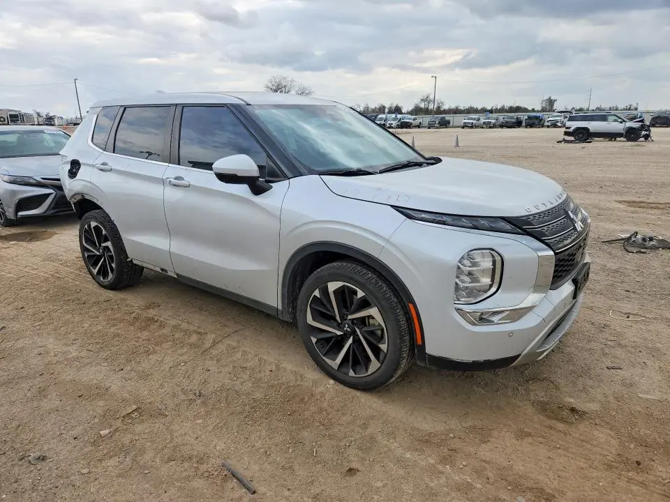 2023 MITSUBISHI OUTLANDER SE  