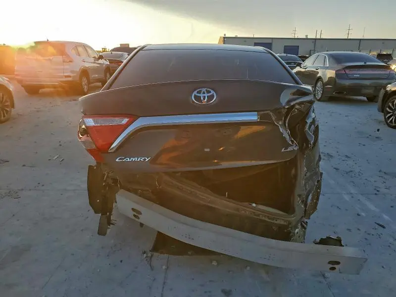2016 TOYOTA CAMRY LE  