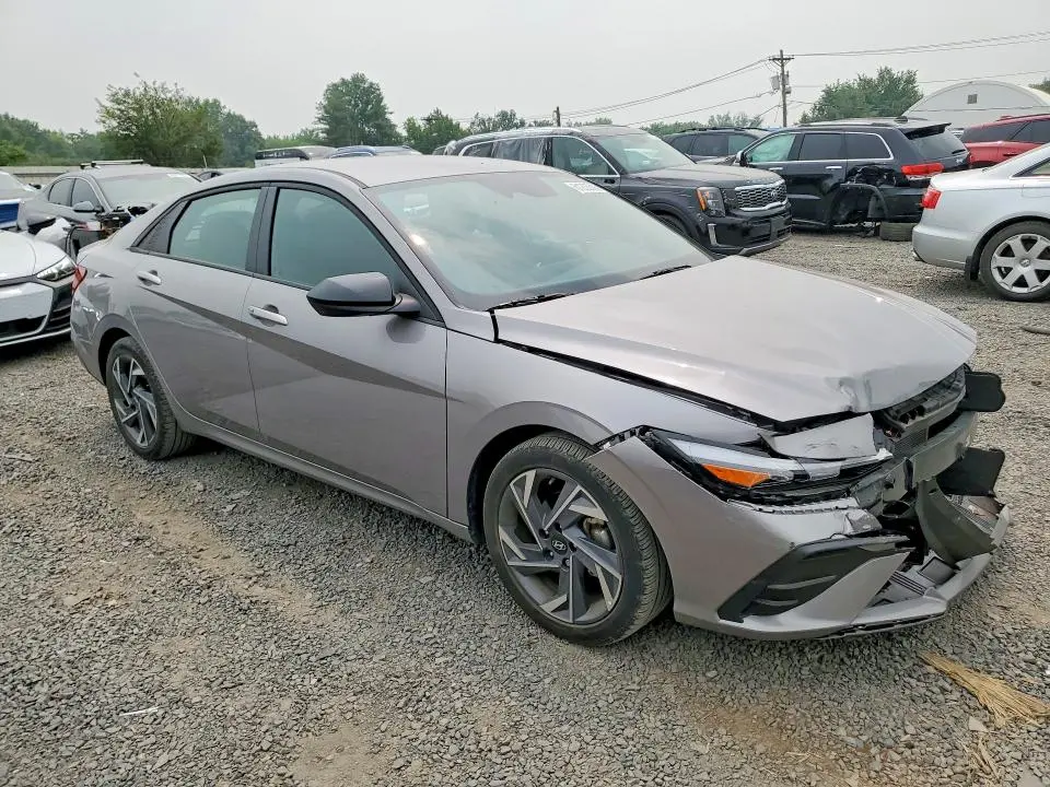 2025 HYUNDAI ELANTRA SEL SPORT  