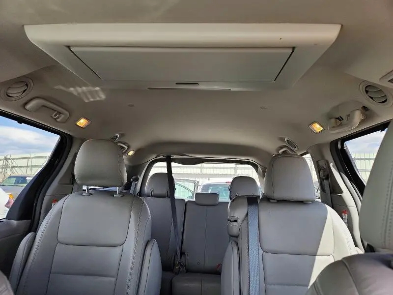 2015 TOYOTA SIENNA XLE PREMIUM 8-PASSENGER  