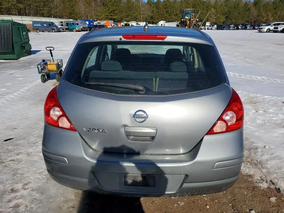 2010 NISSAN VERSA S  