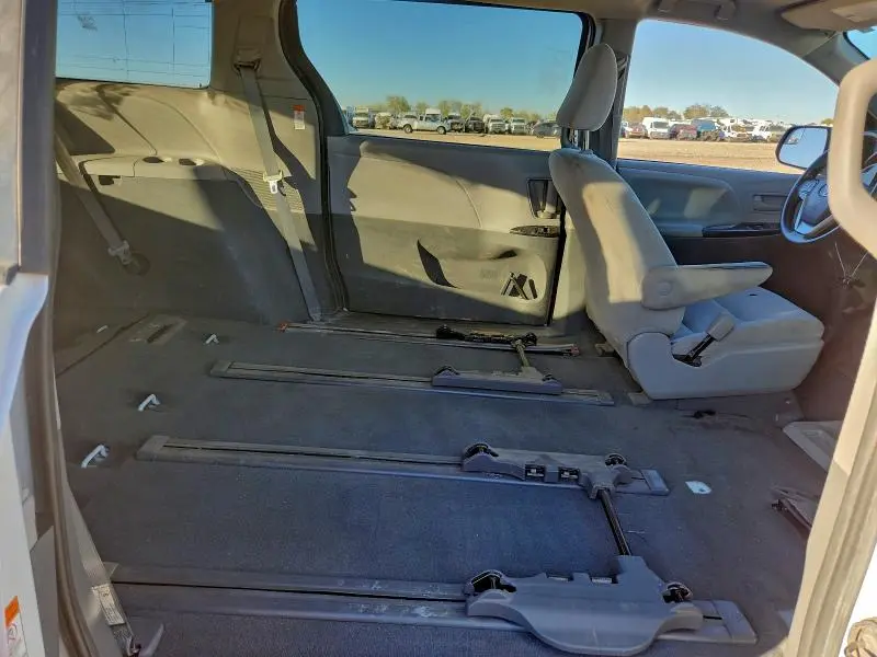 2020 TOYOTA SIENNA L  