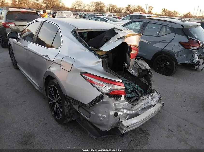 2018 TOYOTA CAMRY SE