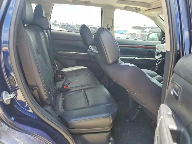 2014 MITSUBISHI OUTLANDER SE  