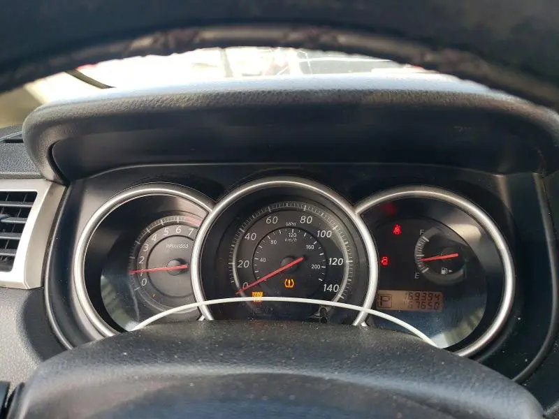 2010 NISSAN VERSA 1.8 S  