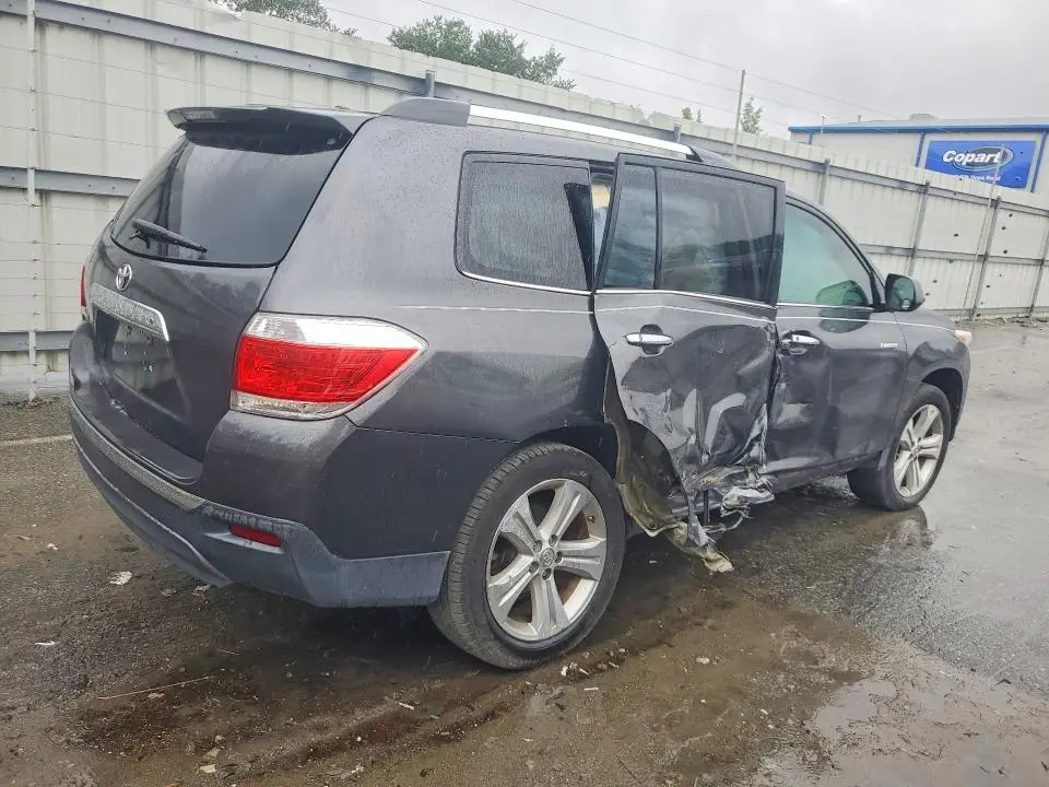 2013 TOYOTA HIGHLANDER LIMITED  