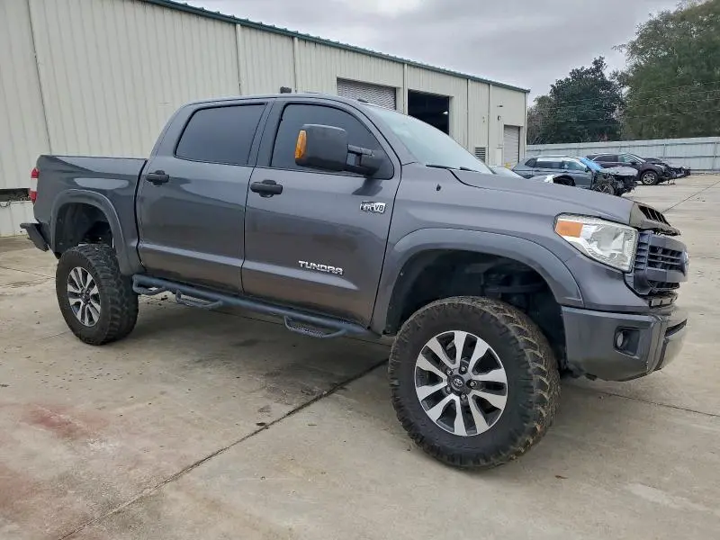 2015 TOYOTA TUNDRA CREWMAX SR5  
