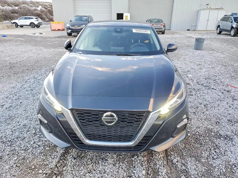 2022 NISSAN ALTIMA SV  