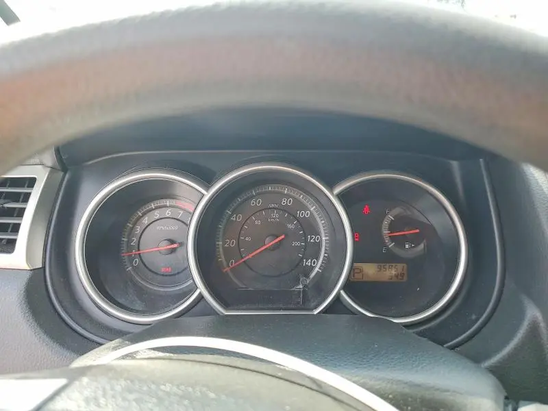 2011 NISSAN VERSA 1.8 S  