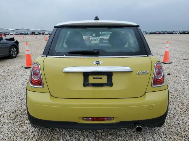 2011 MINI COOPER 