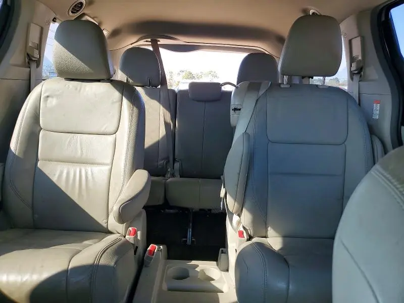 2017 TOYOTA SIENNA   