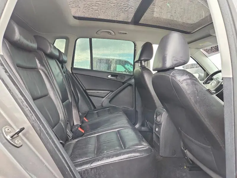 2011 VOLKSWAGEN TIGUAN S  