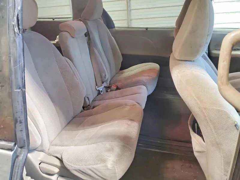 2011 TOYOTA SIENNA LE 8-PASSENGER  
