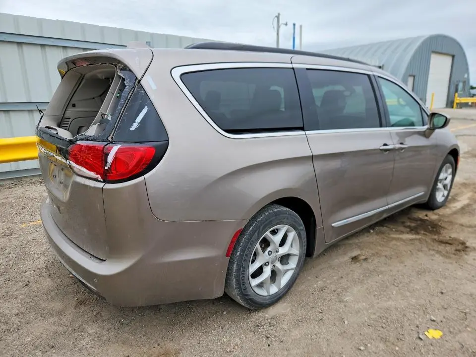 2017 CHRYSLER PACIFICA TOURING L  