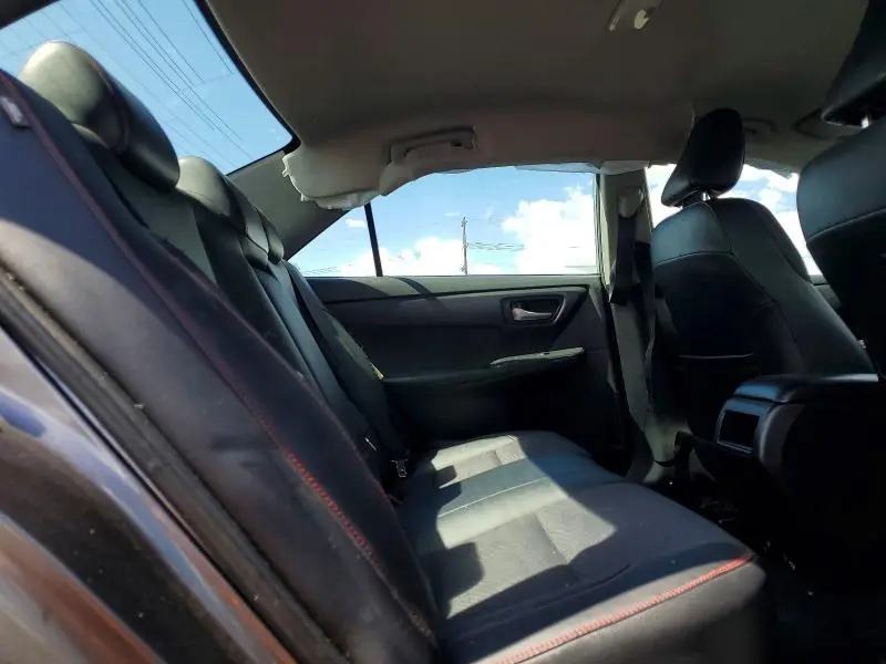 2016 TOYOTA CAMRY SE  