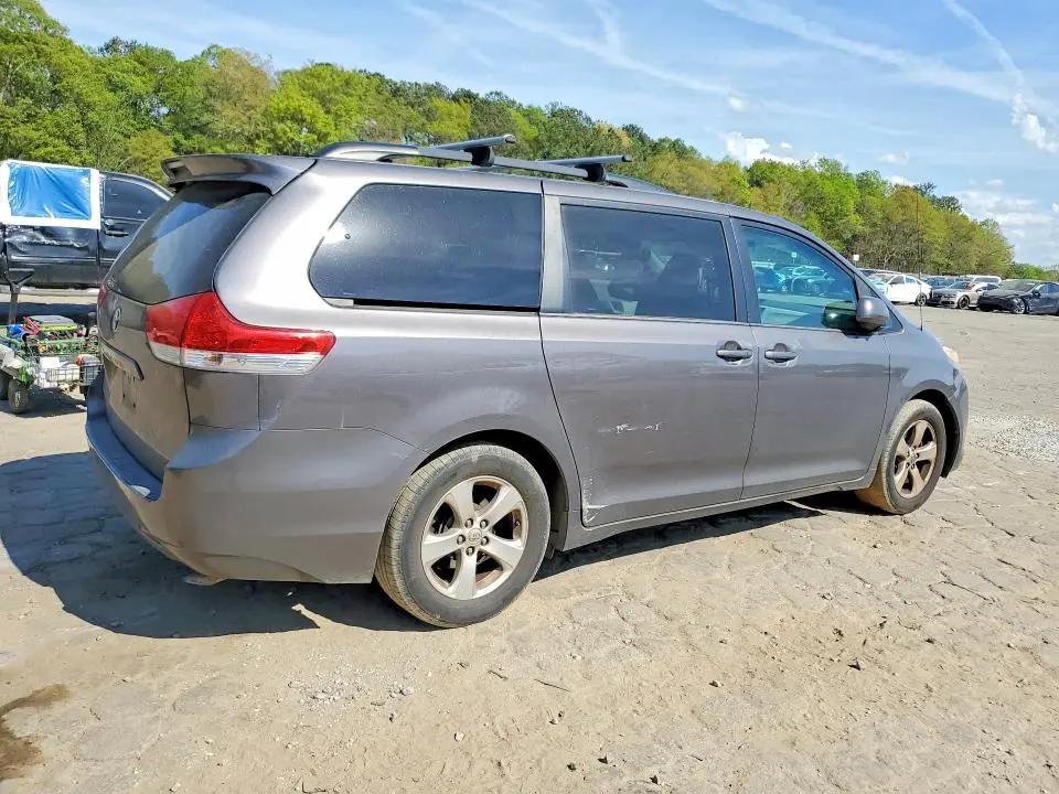 2014 TOYOTA SIENNA LE 8-PASSENGER  
