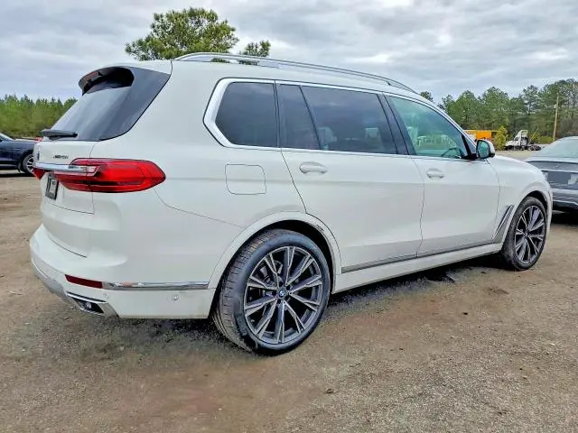 2021 BMW X7   