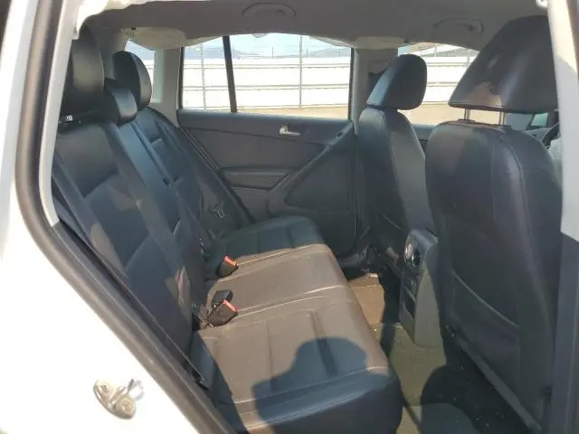 2016 VOLKSWAGEN TIGUAN S  
