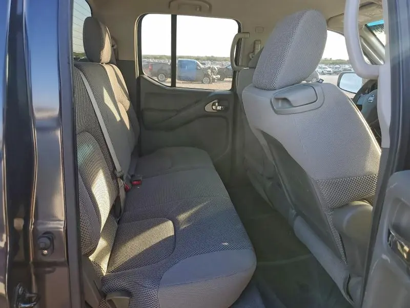 2010 NISSAN FRONTIER CREW CAB SE  