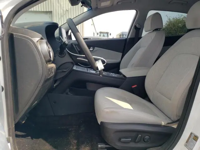 2023 HYUNDAI KONA SE  