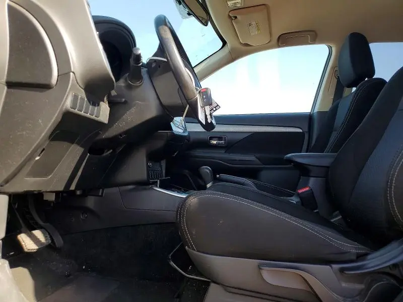 2017 MITSUBISHI OUTLANDER ES  