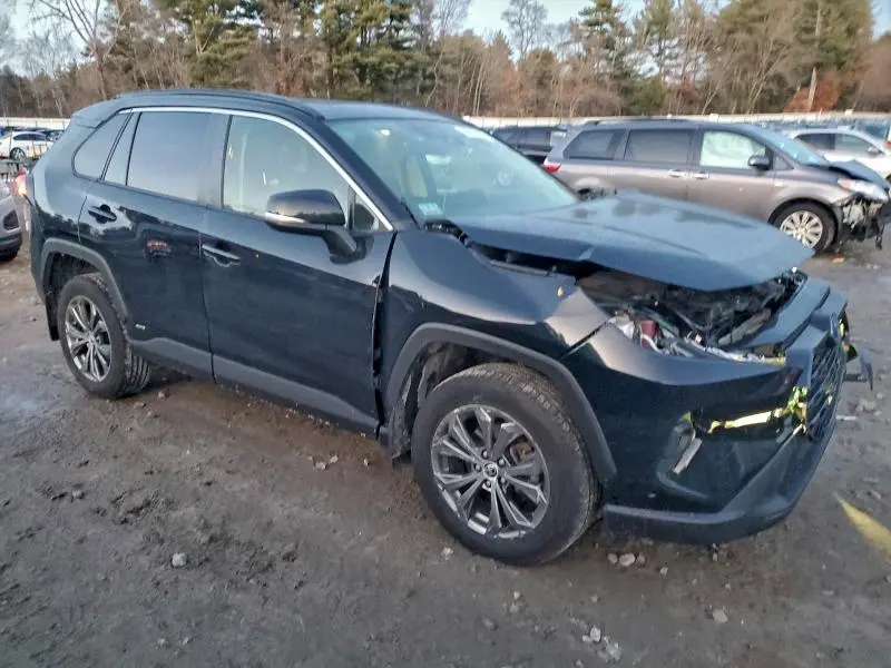 2022 TOYOTA RAV4 XLE PREMIUM  