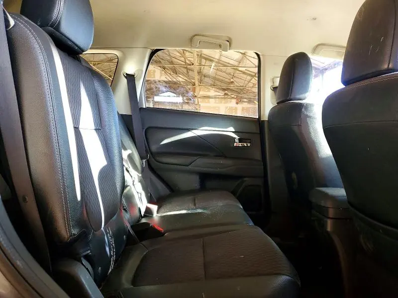 2015 MITSUBISHI OUTLANDER SE  