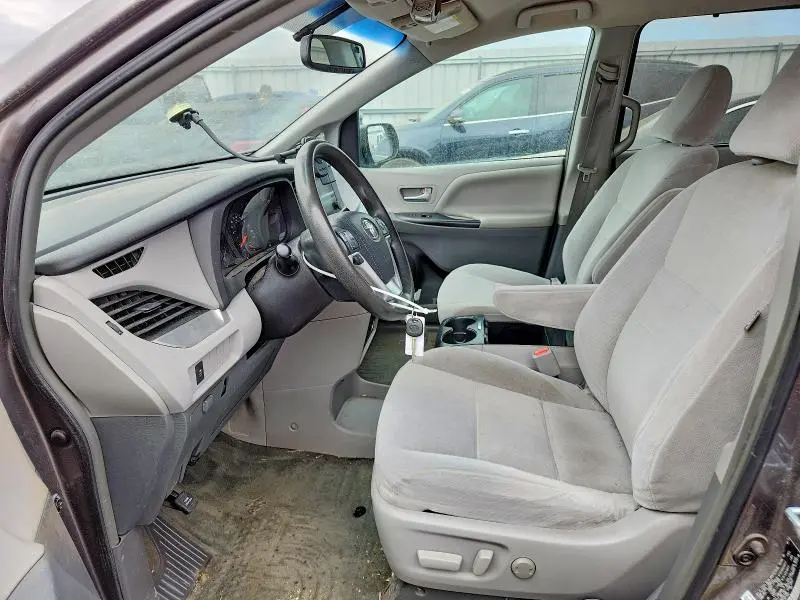 2015 TOYOTA SIENNA LE  