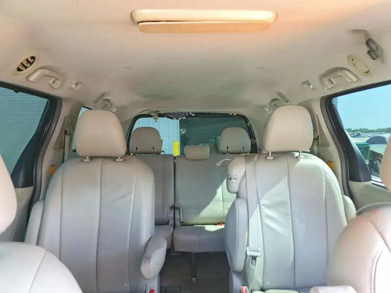 2011 TOYOTA SIENNA LE  