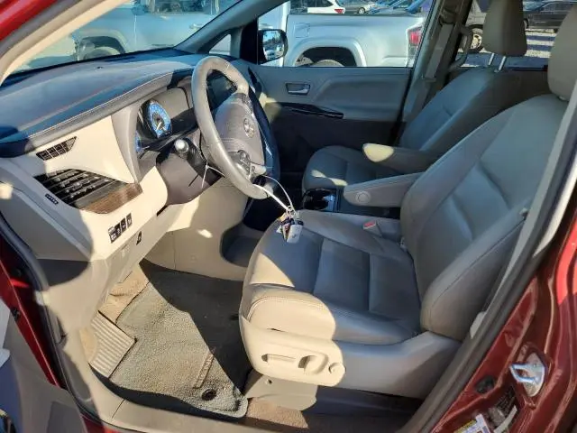 2017 TOYOTA SIENNA XLE  
