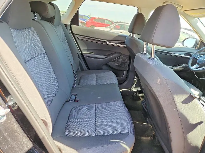 2024 KIA SELTOS LX  