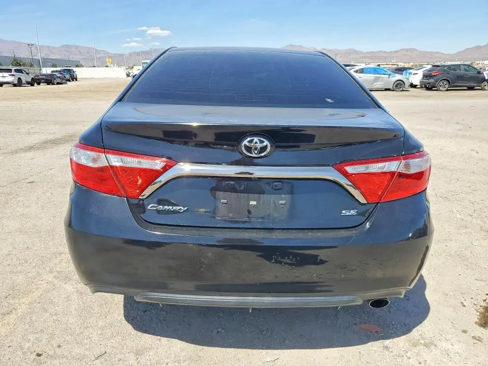 2016 TOYOTA CAMRY SE  