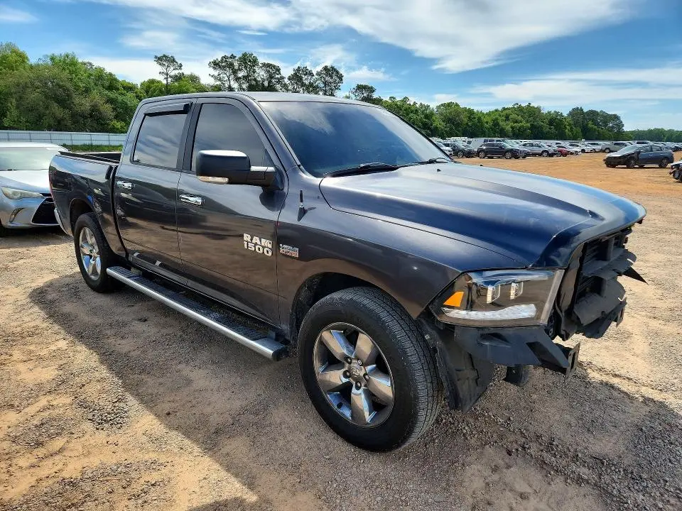 2015 RAM 1500 SLT  