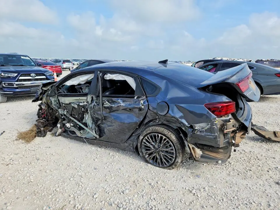2024 KIA FORTE GT LINE  