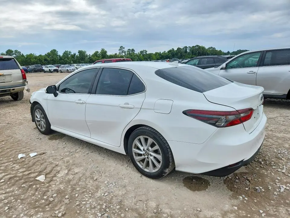 2022 TOYOTA CAMRY LE  
