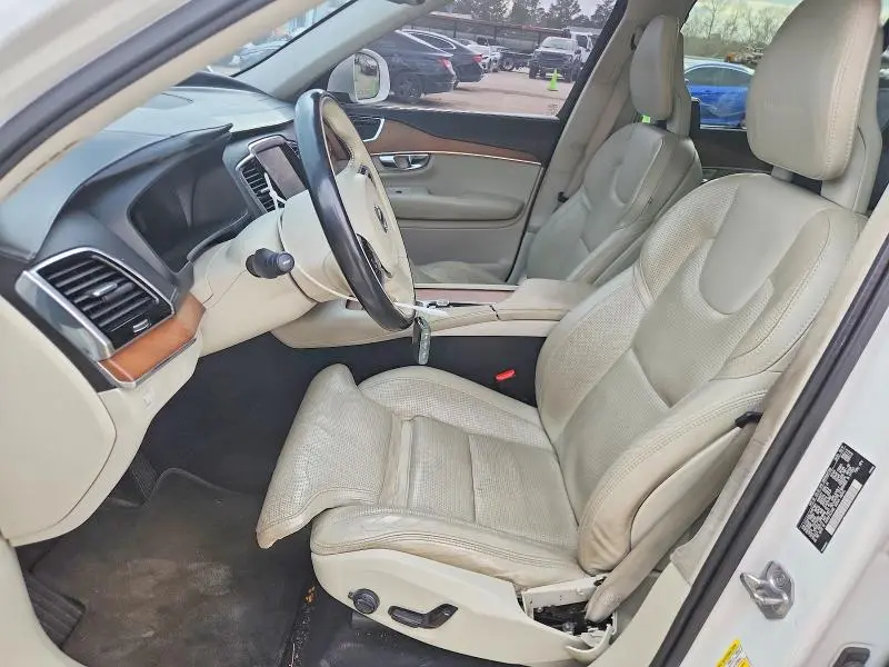 2017 VOLVO XC90 T6  