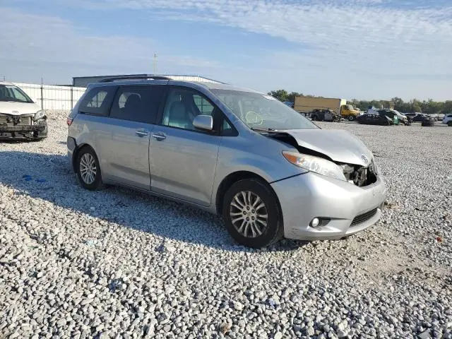 2016 TOYOTA SIENNA XLE  