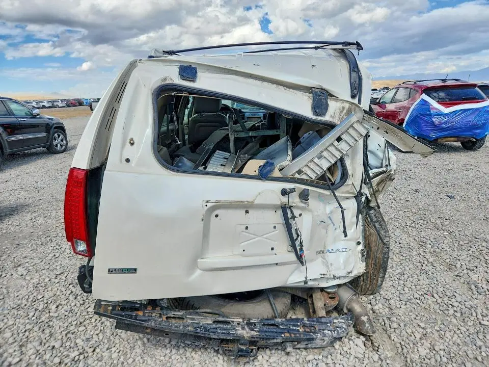 2011 CADILLAC ESCALADE LUXURY  